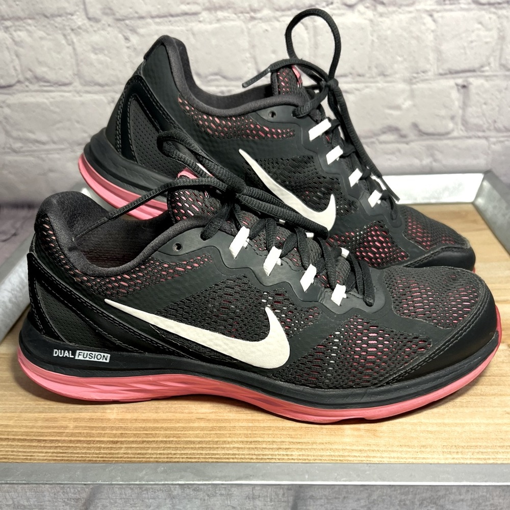 EUC. Nike Dual Fusion Run 3 training/running shoes. 653594-003. Women’s Size 8.